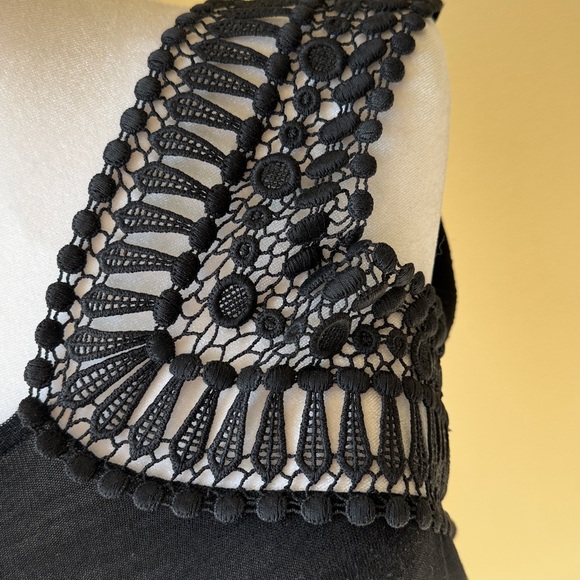 Gucci Elegant Black Lace Shoulder Women's Top size small - Picture 2 of 5